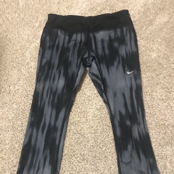 Nike Pants - Nike Dri-fit cropped running/ training/yoga pants